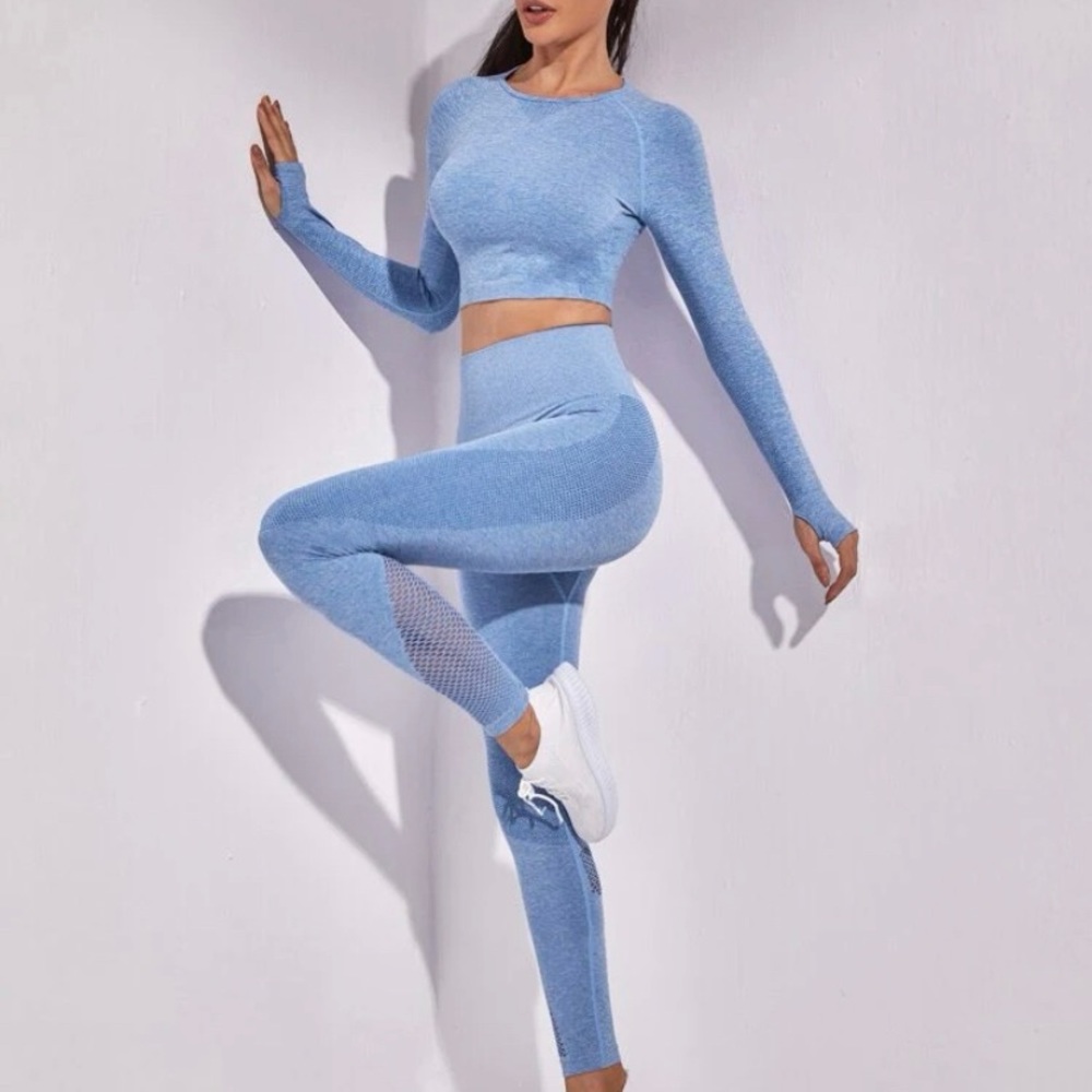 Vey cute Long sleeve workout set with thumb holes